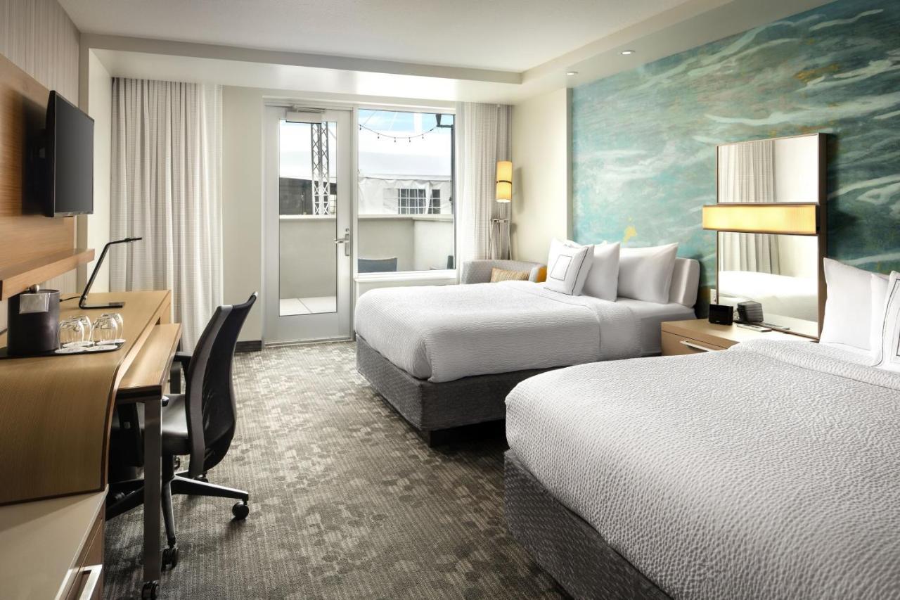 Отель Courtyard By Marriott Erie Bayfront Экстерьер фото
