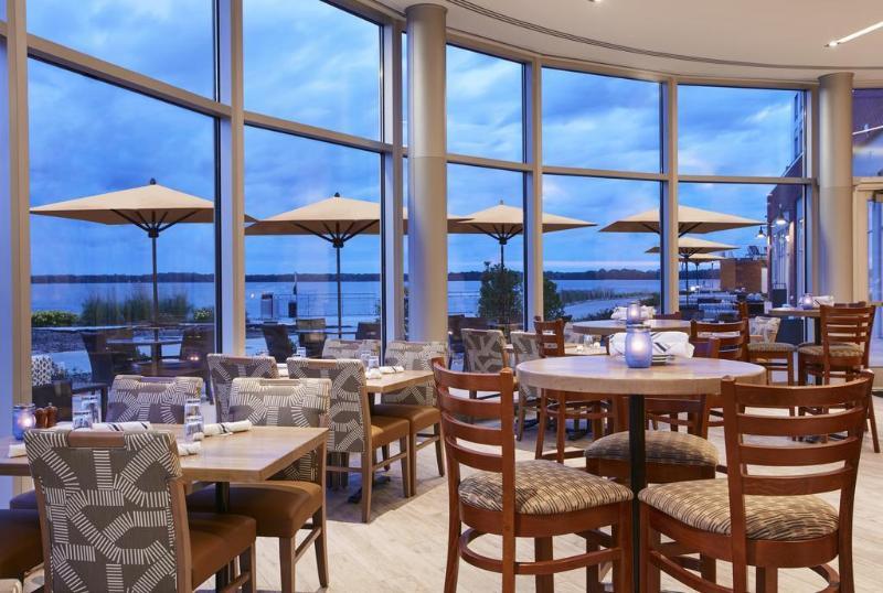 Отель Courtyard By Marriott Erie Bayfront Экстерьер фото
