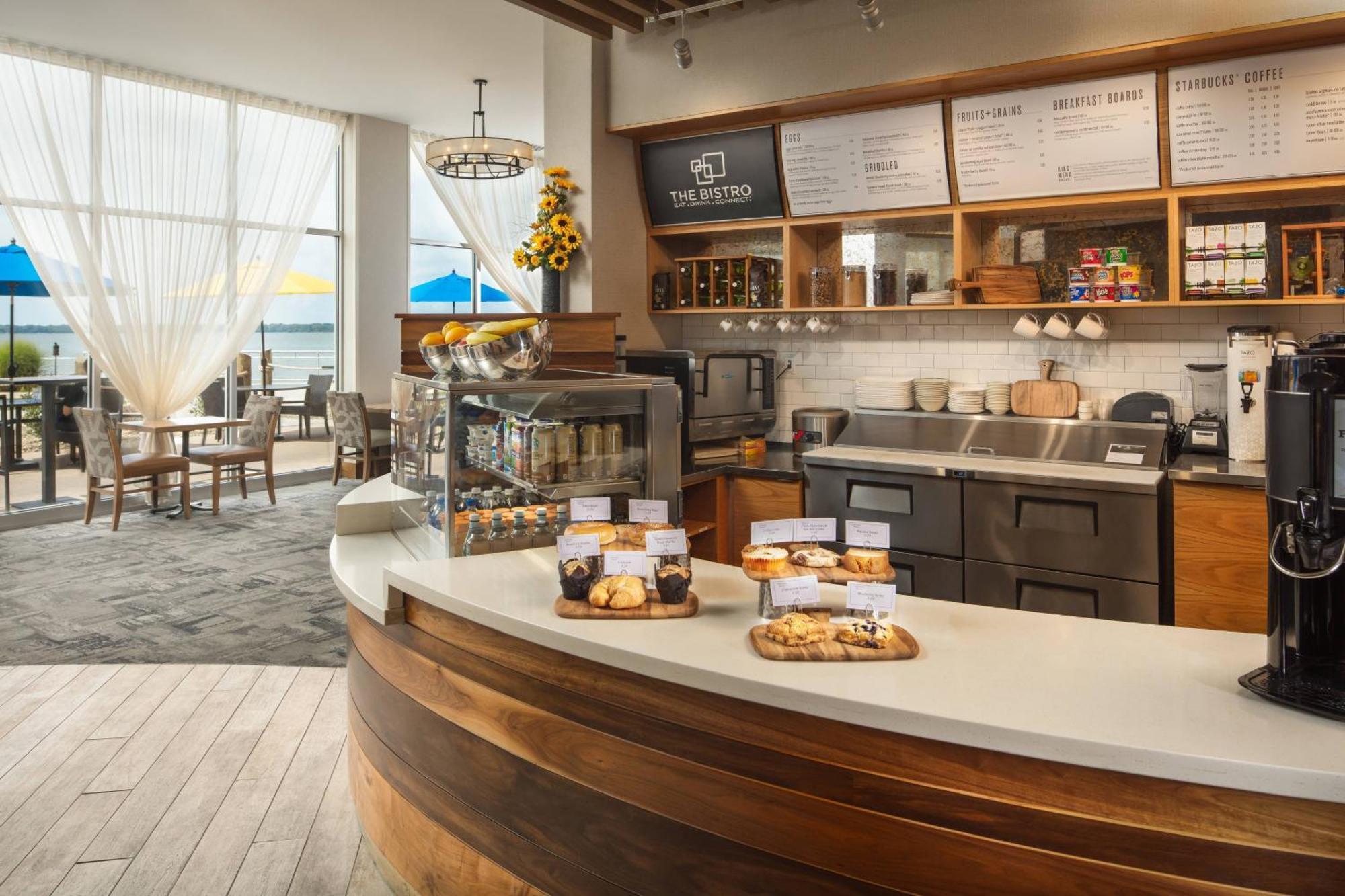 Отель Courtyard By Marriott Erie Bayfront Экстерьер фото