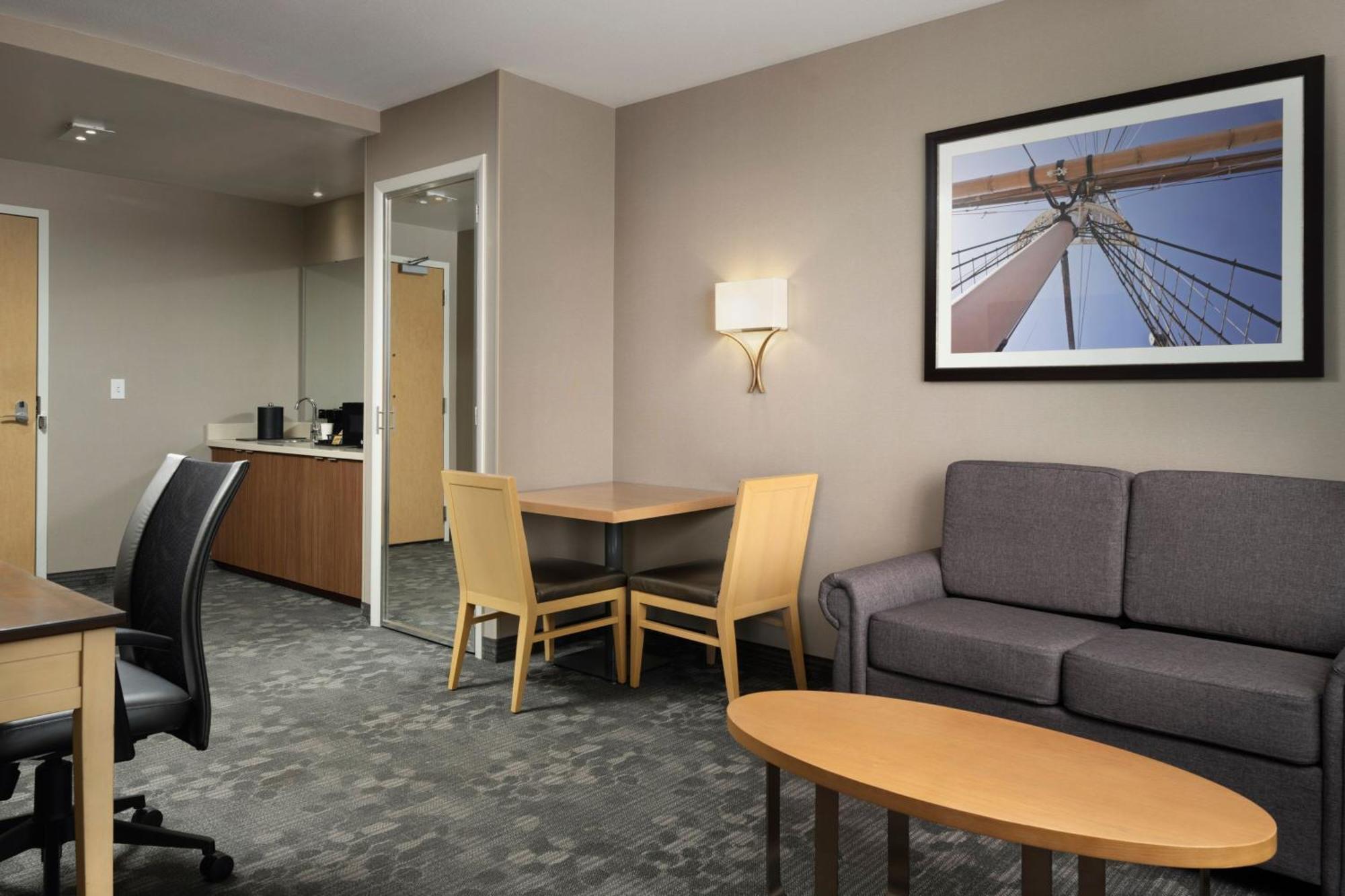 Отель Courtyard By Marriott Erie Bayfront Экстерьер фото