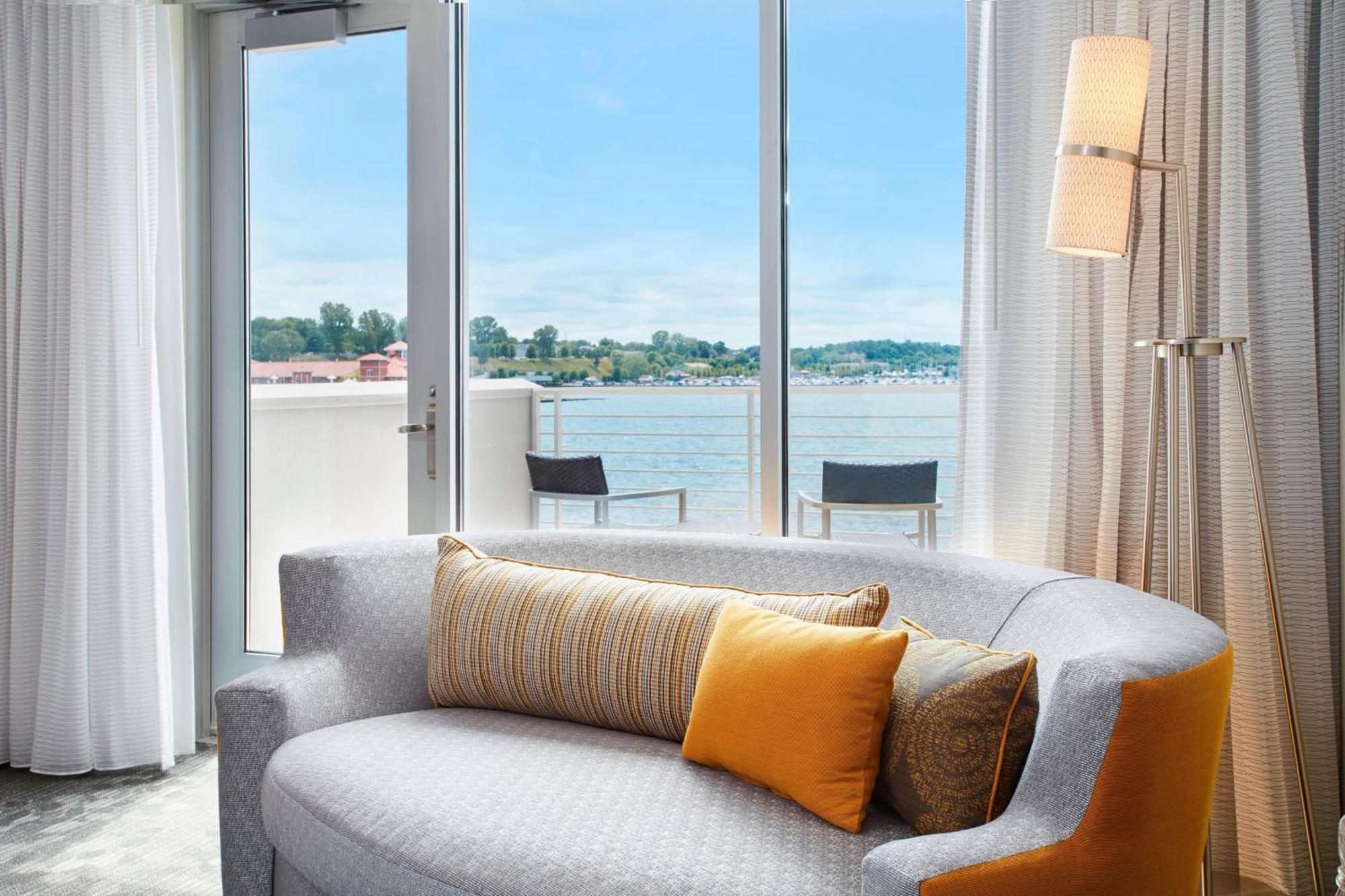 Отель Courtyard By Marriott Erie Bayfront Экстерьер фото