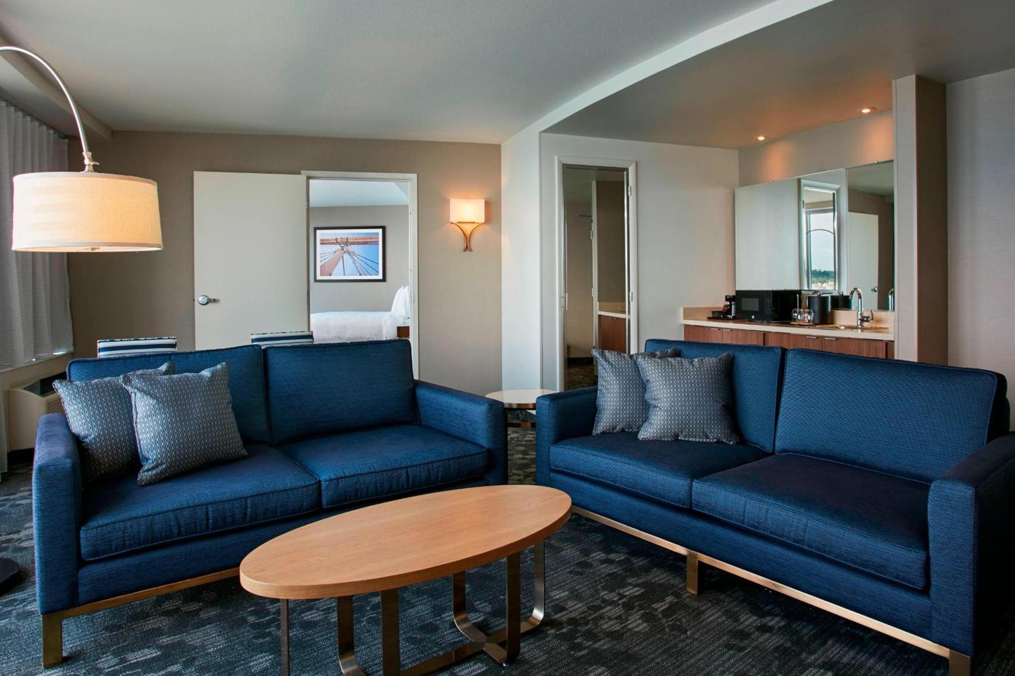 Отель Courtyard By Marriott Erie Bayfront Экстерьер фото